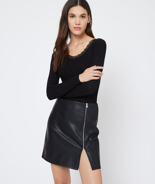 Plunging back rib body  black.