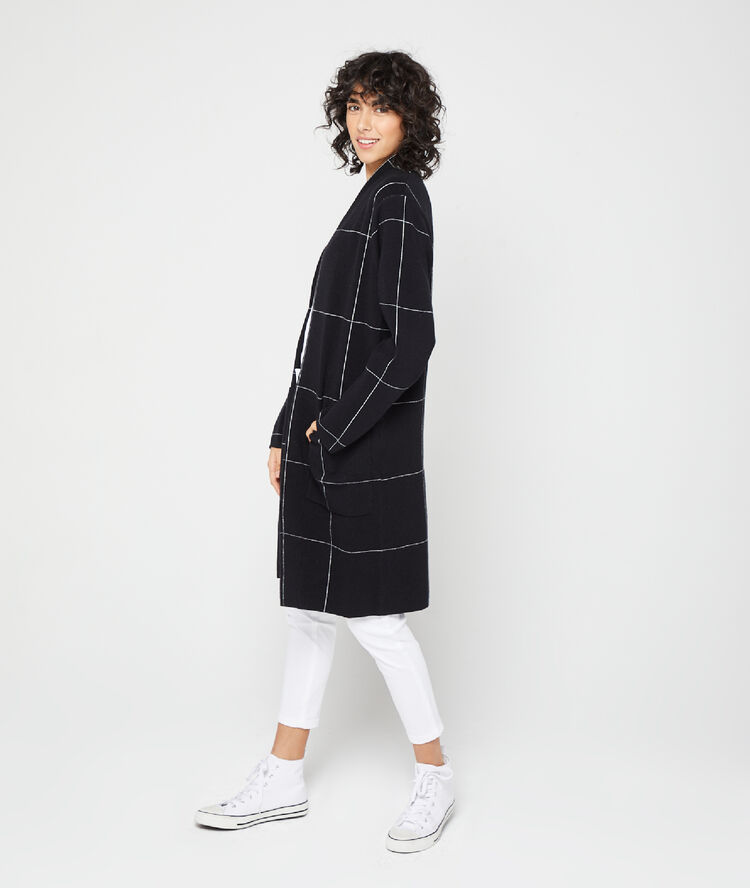 Long cut cardigan in check black.