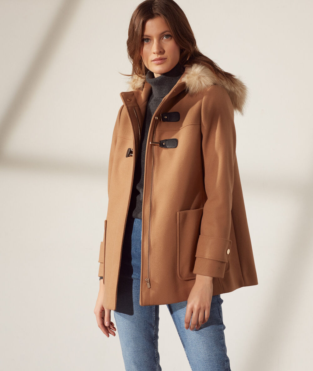 Manteau &agrave; capuche fourrure synth&eacute;tique camel.