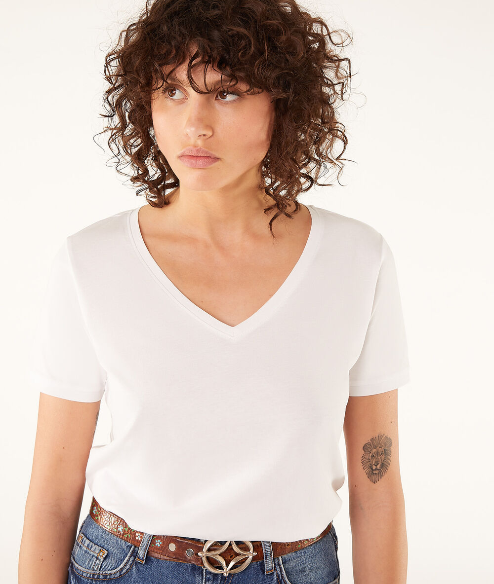 T-shirt basique col v blanc.