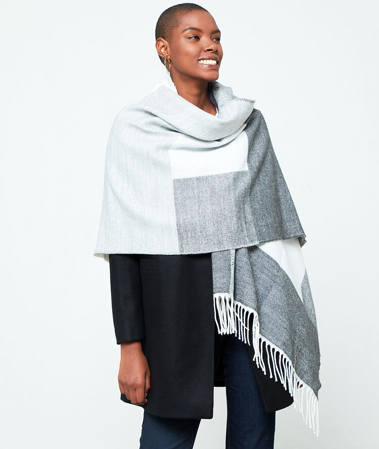 Plaid scarf in check anthracite.