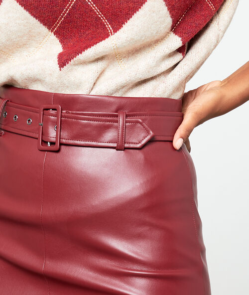 Midi skirt in leather look burgundy.