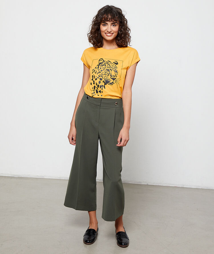 Screen printed t-shirt curry.