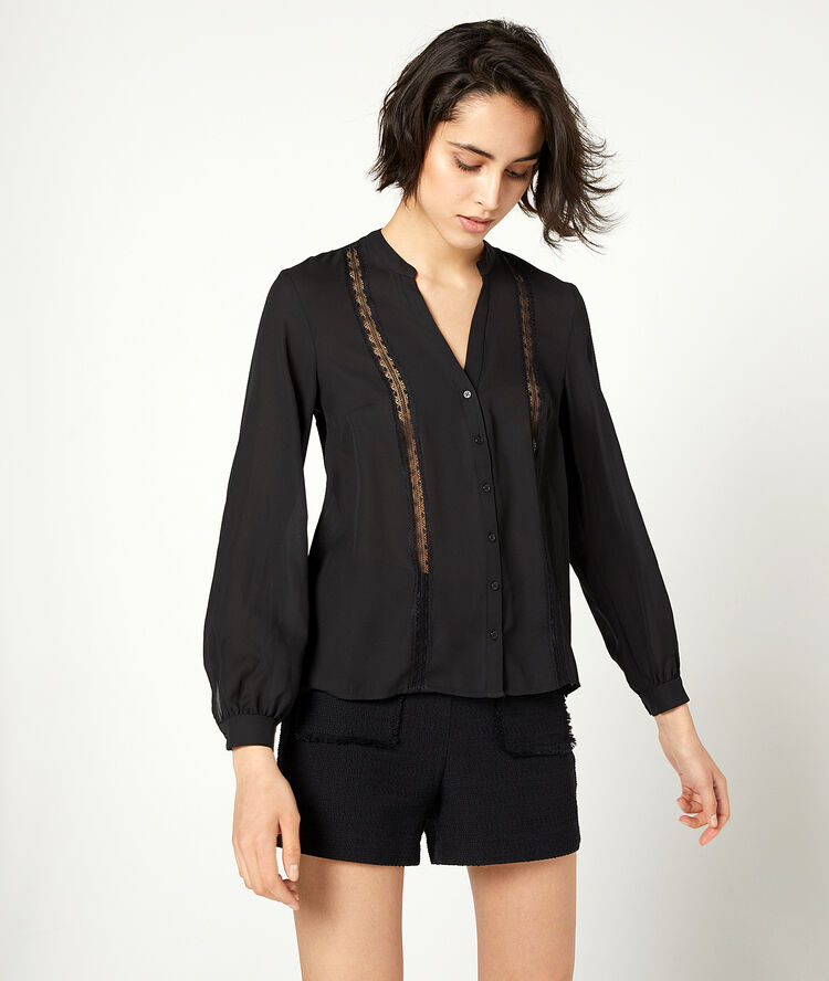 Blouse with guipure details black.