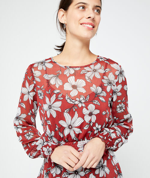Vestido largo cintura ceñida rojo.