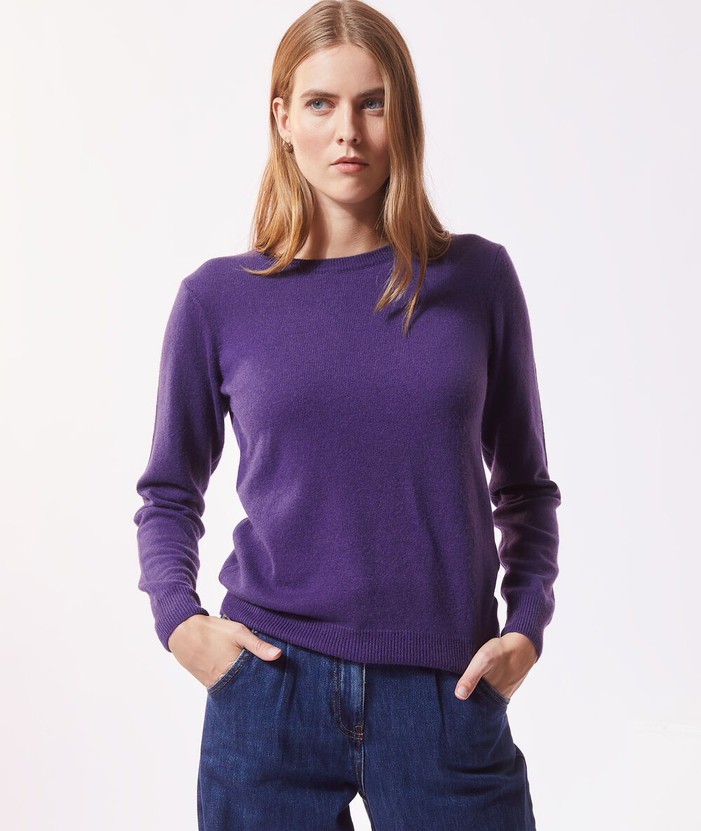 Pull col rond en cachemire ultraviolet.