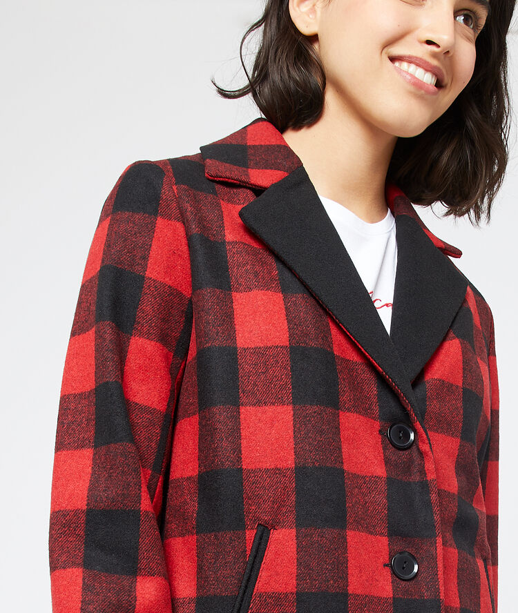 Manteau masculin à carreaux noir.