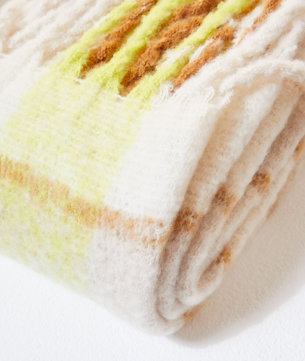 &Eacute;charpe &agrave; carreaux ecru.