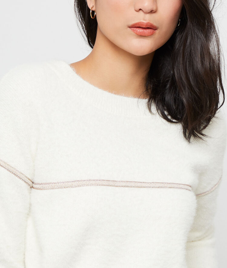 Jumper in metallic threads off white.