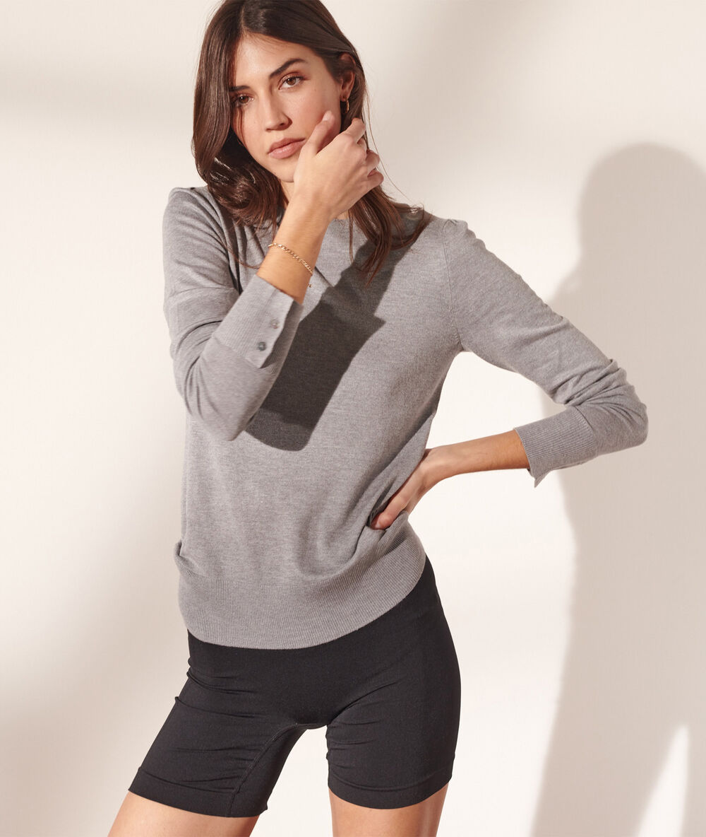 Crew neck jumper in a fine knit grey marl.