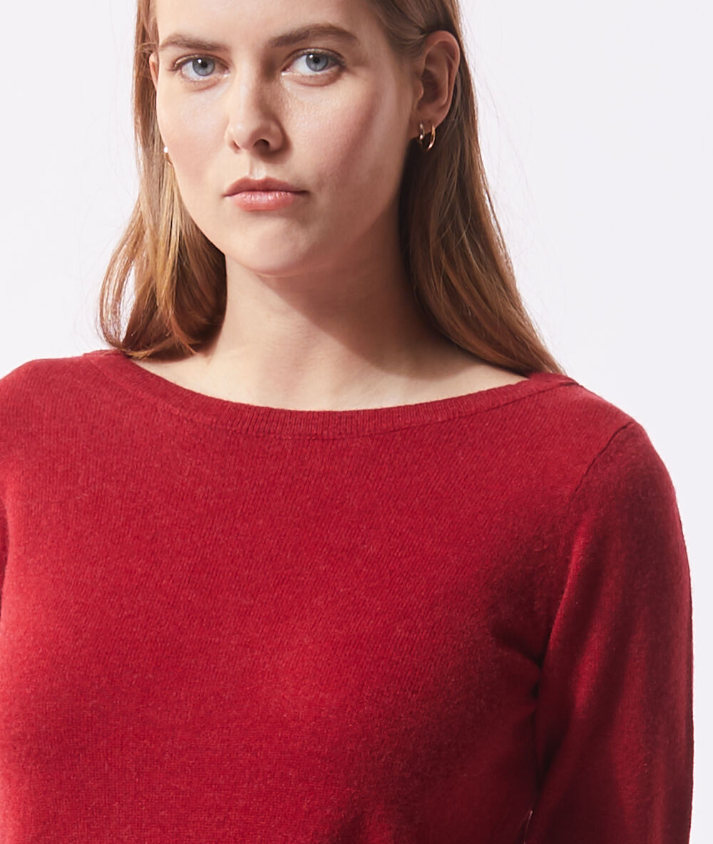 Pull col bateau en cachemire grenat.