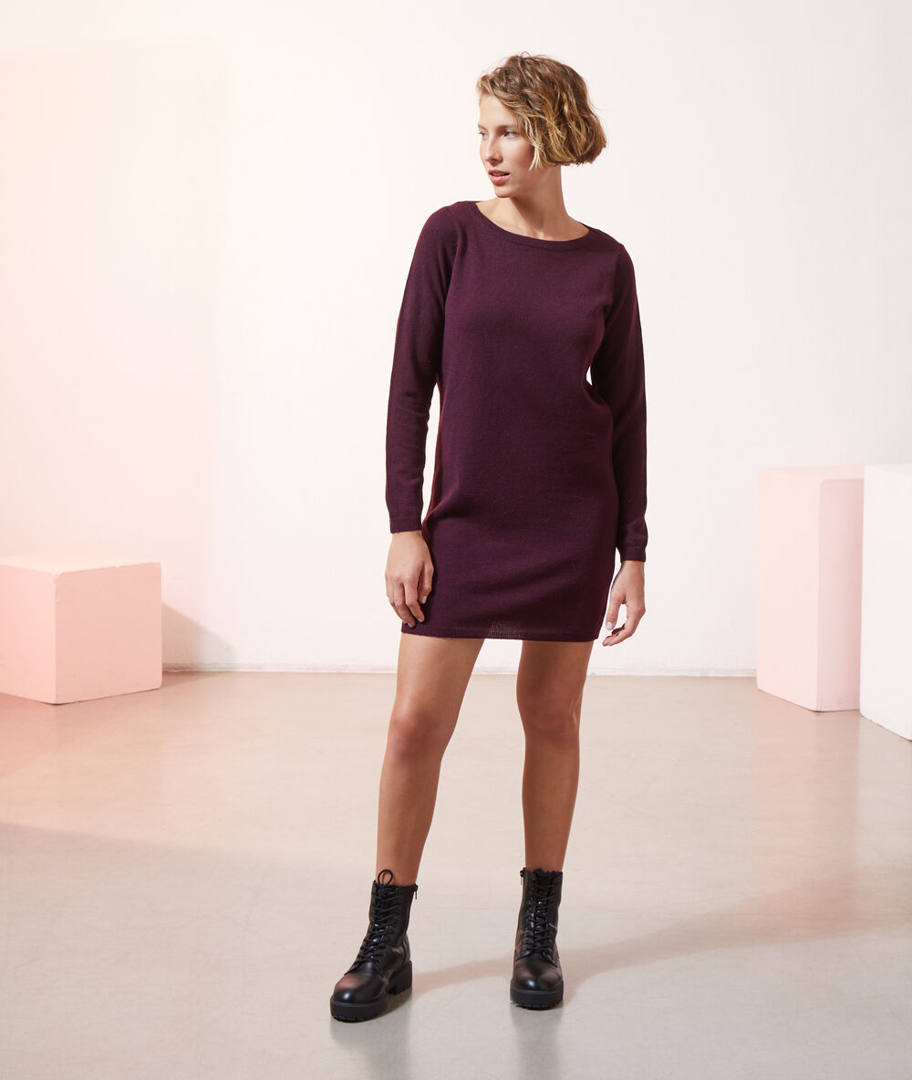 Robe-pull en cachemire prune.