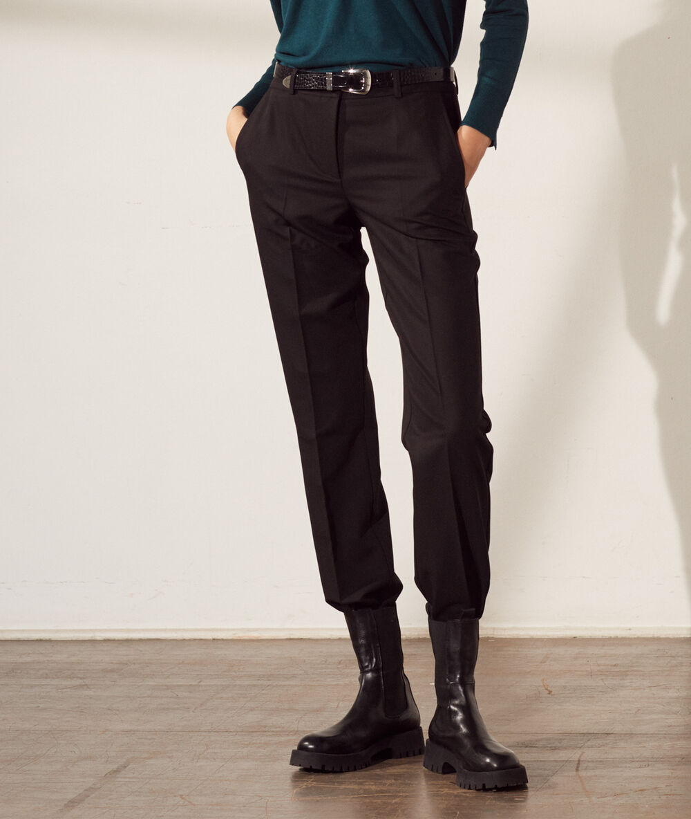 Pantalon flare noir.