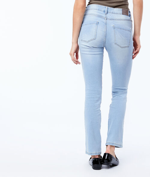 Straight leg jean blue.