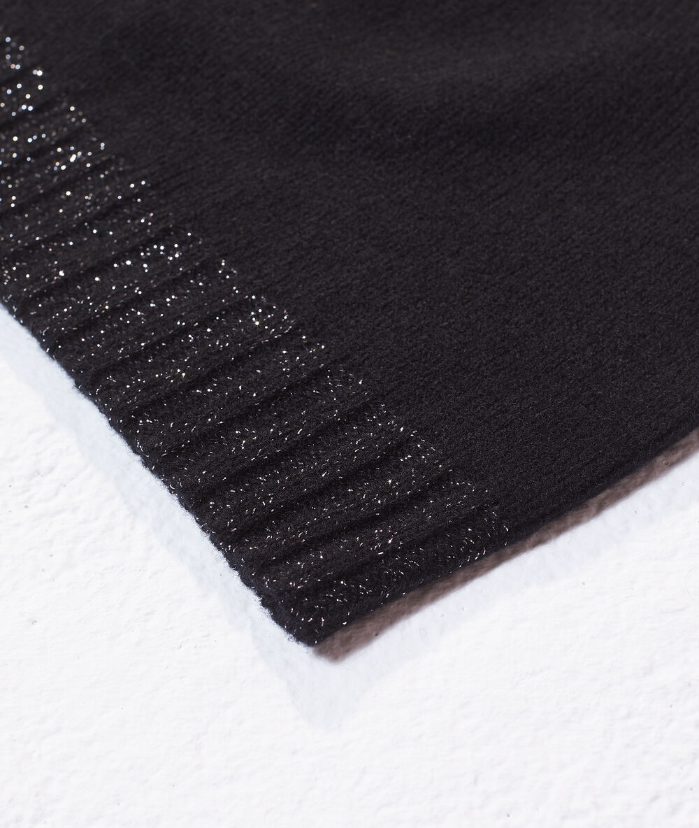 Bonnet &agrave; fils m&eacute;tallis&eacute;s en cachemire et laine noir.