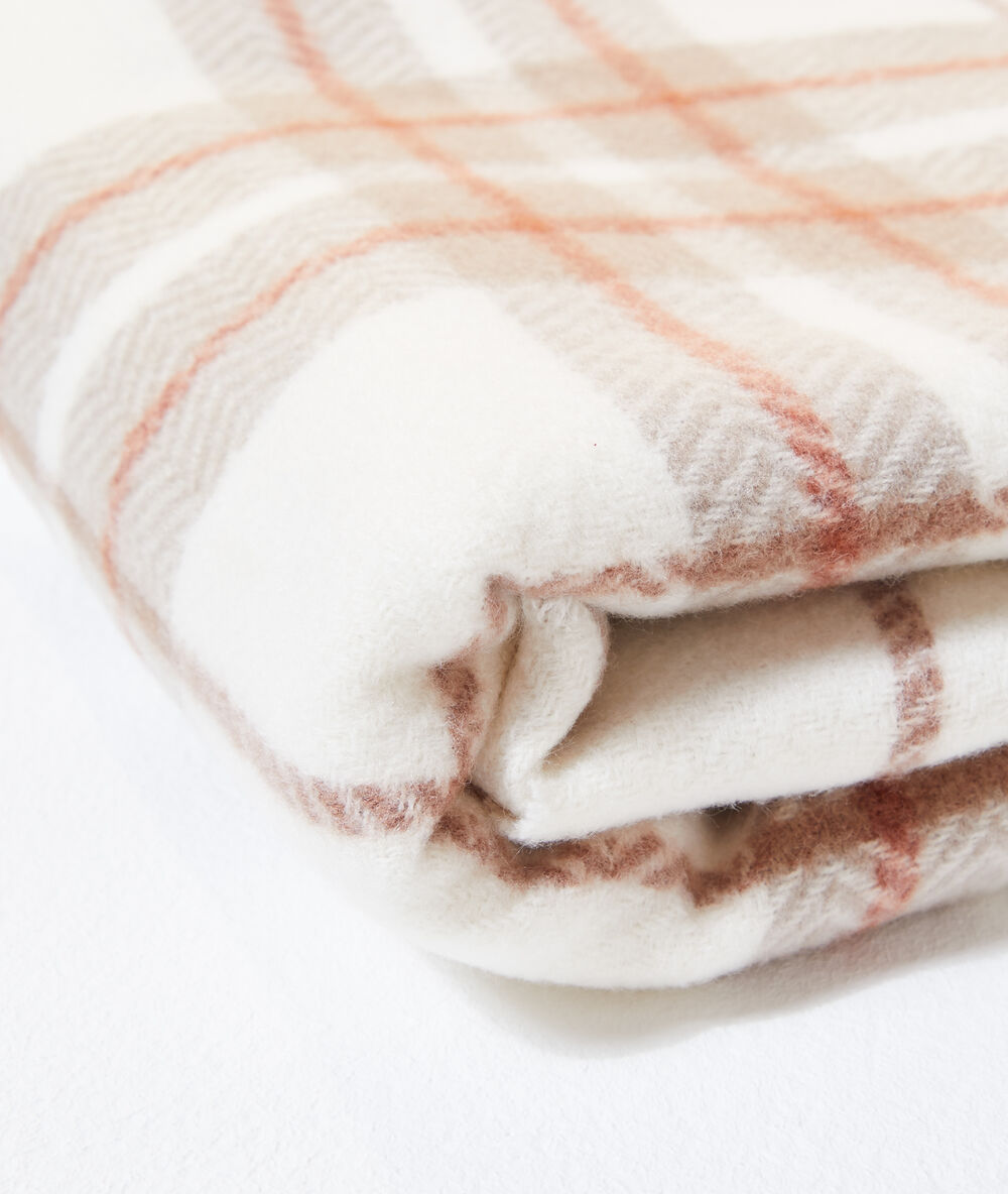 Plaid scarf in check off-white.