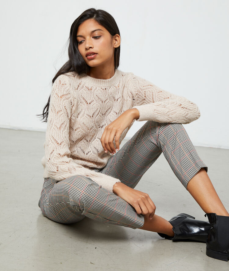 Pull italien en maille pointelle poudre.