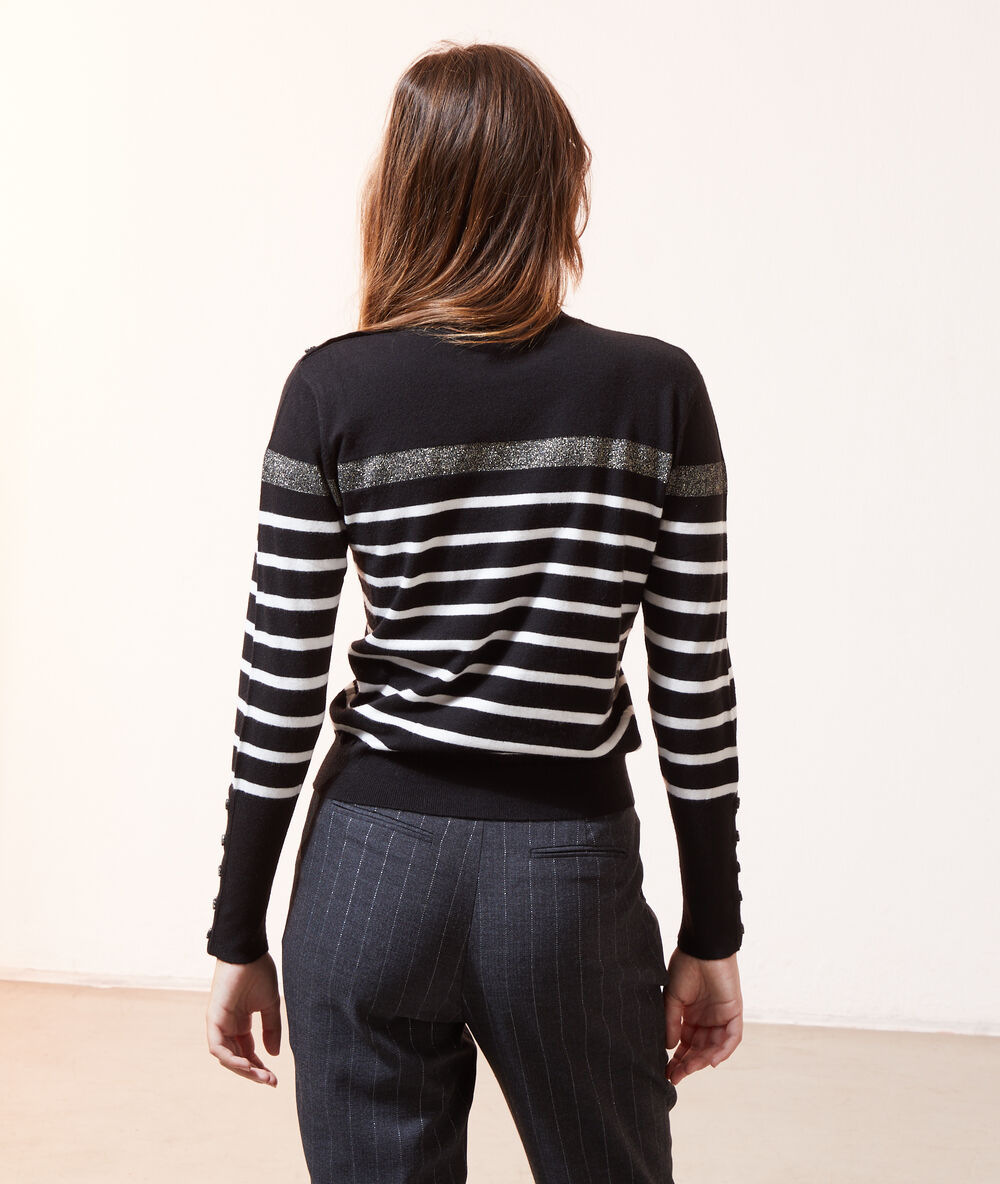 Jumper in stripes and kine knit black.