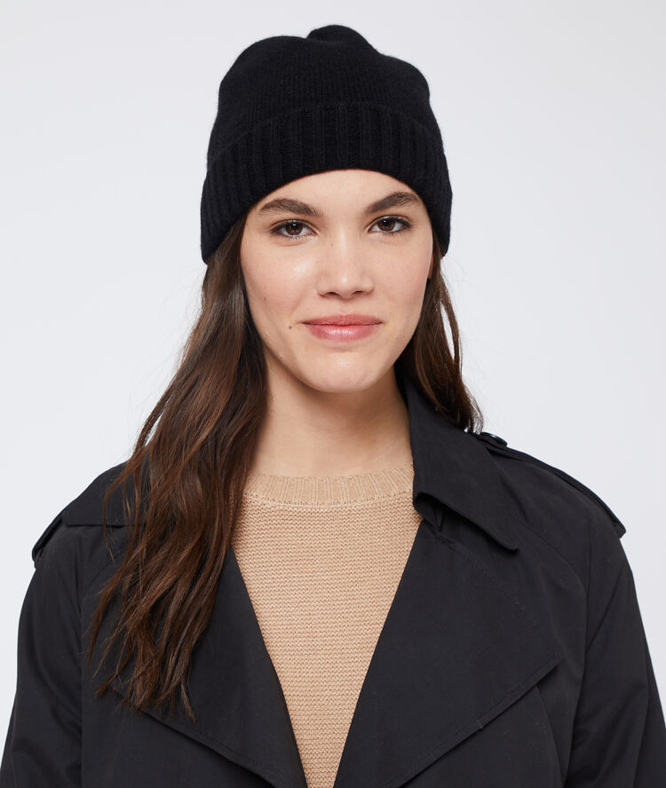 Bonnet en cachemire noir.