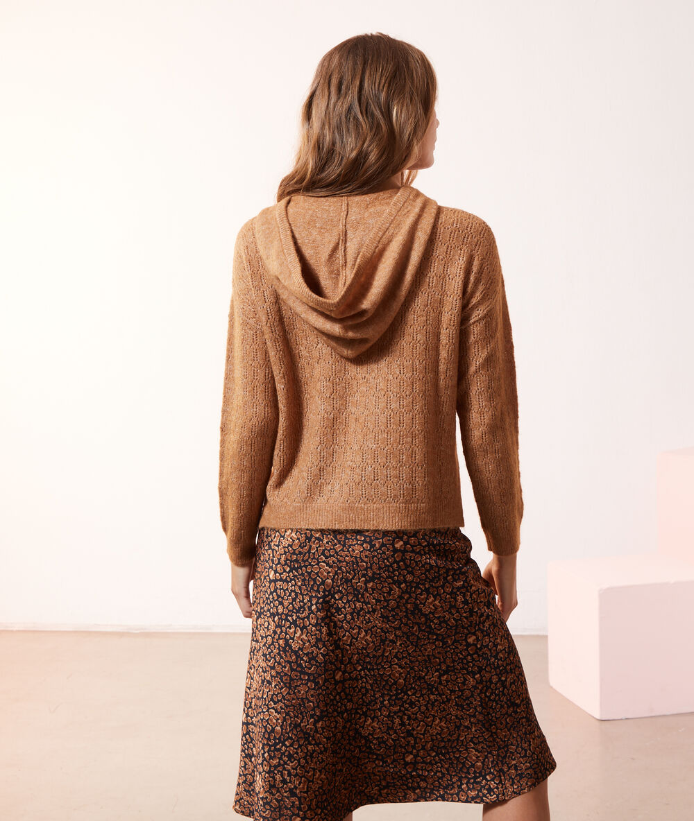 Pull &agrave; capuche en maille pointelle caramel.