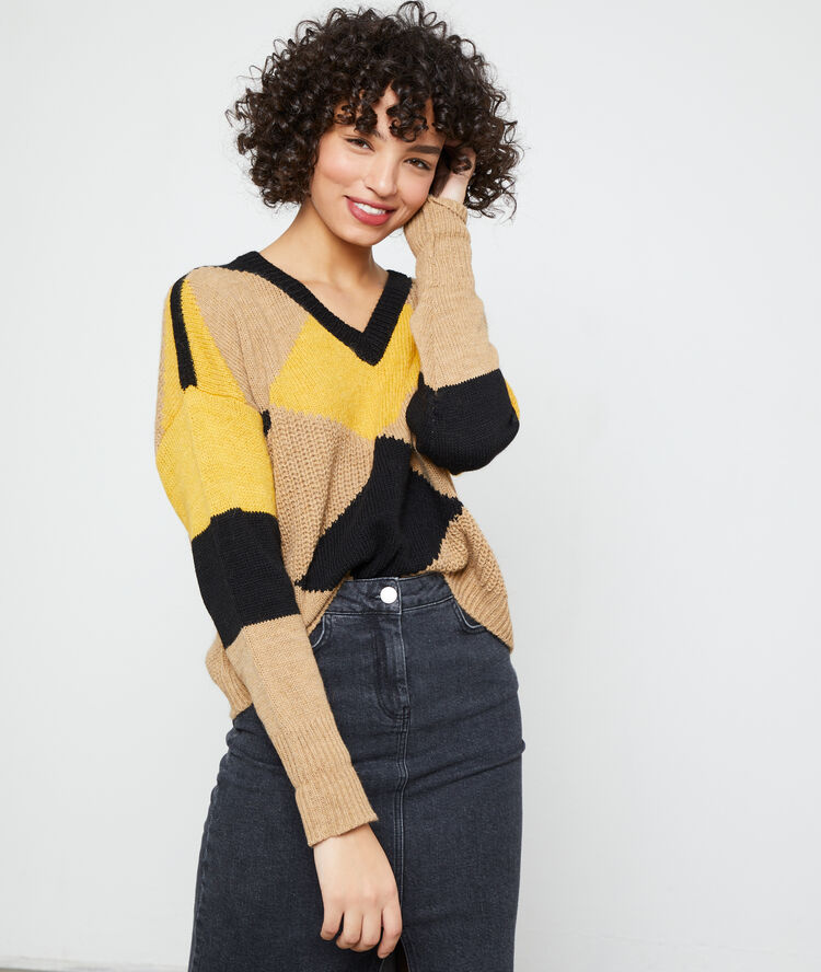 Maxi knit jumper in a graphic pattern camel.