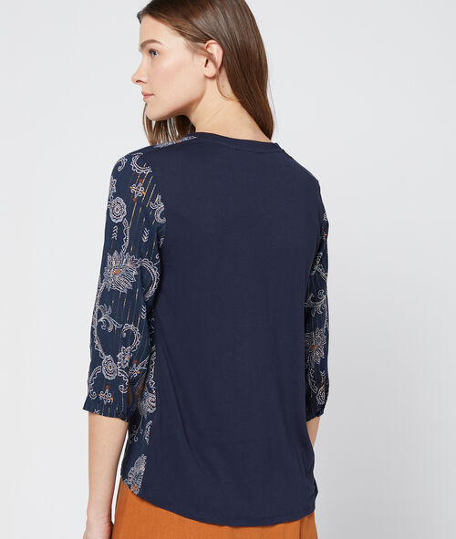 Top in print with metallic threads Top in print with metallic threads
