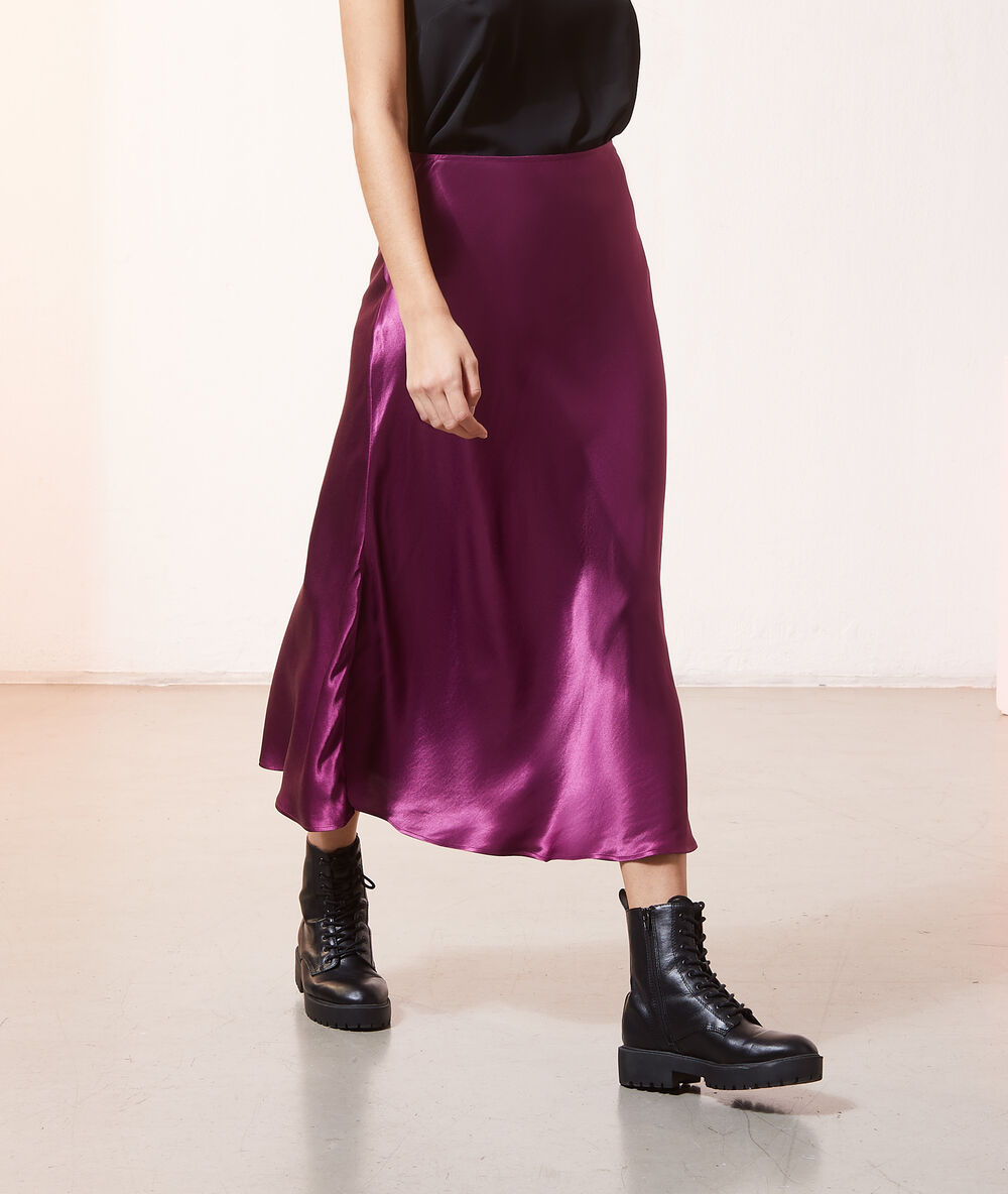 Jupe midi satin&eacute;e violine.