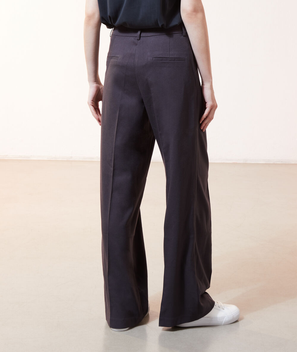 Pantalon à carreaux anthracite.