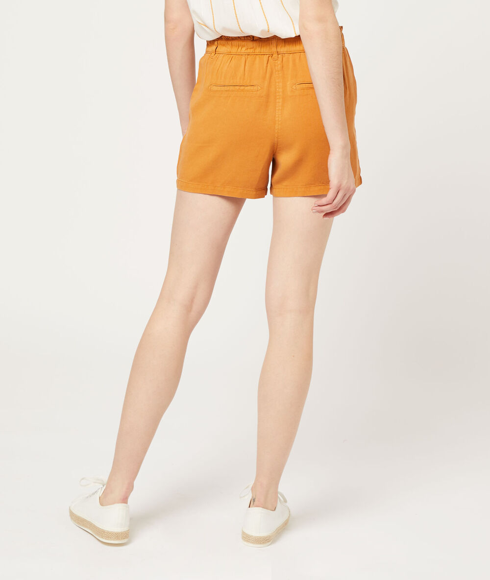 Shorts with pleat front savannah.
