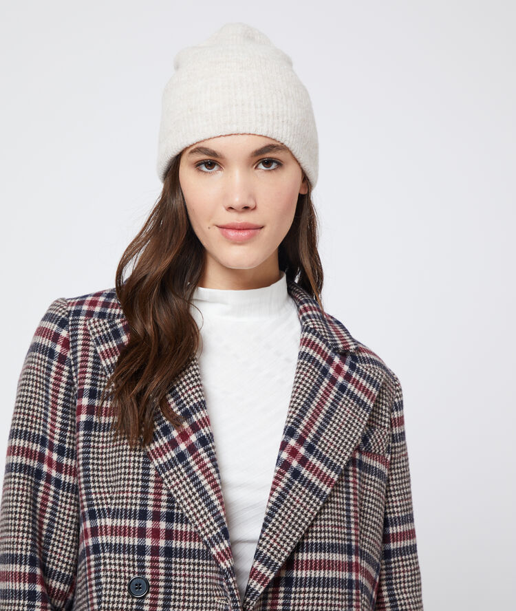 Ribbed plain beanie putty-coloured.