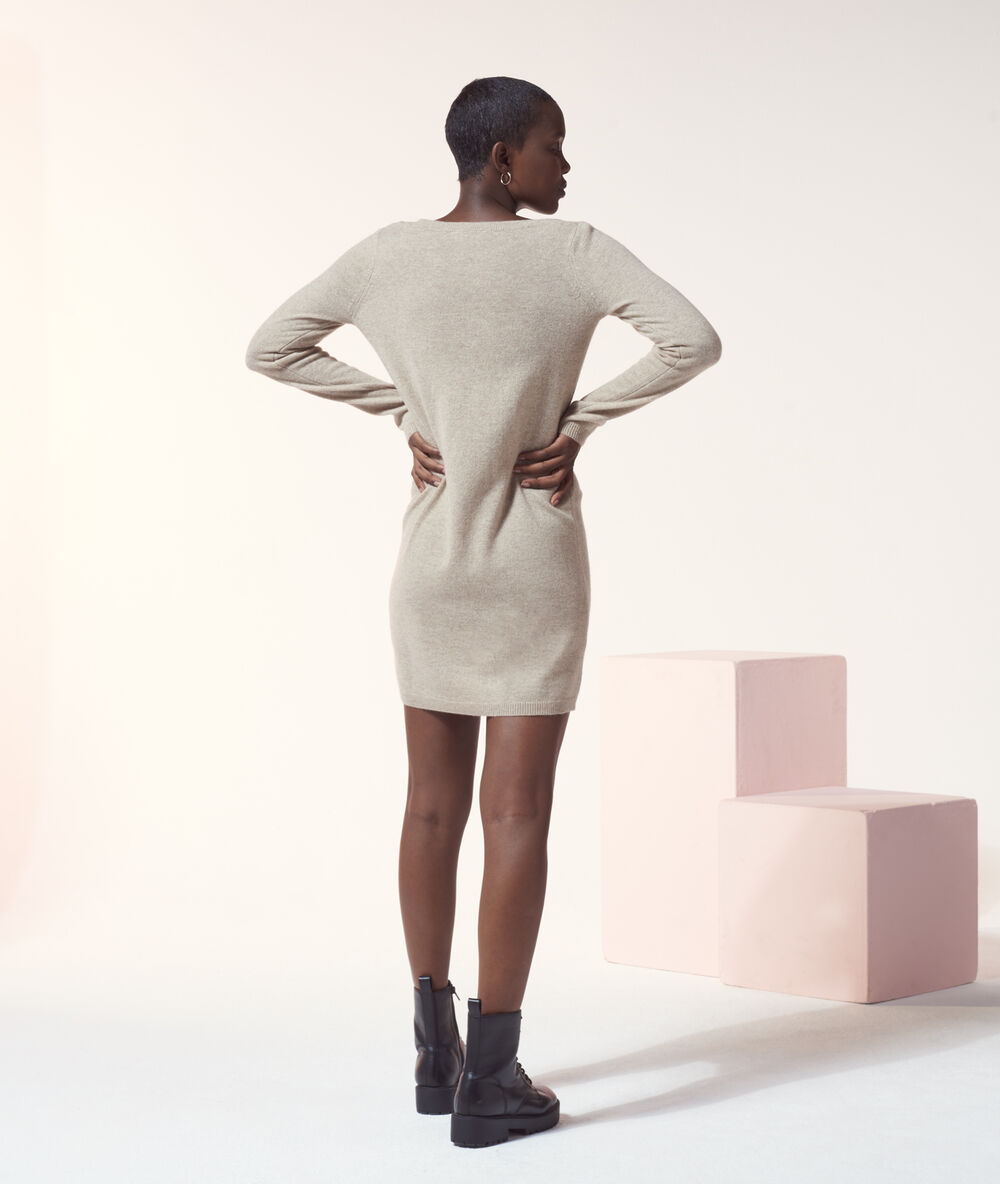 Robe-pull en cachemire camel.