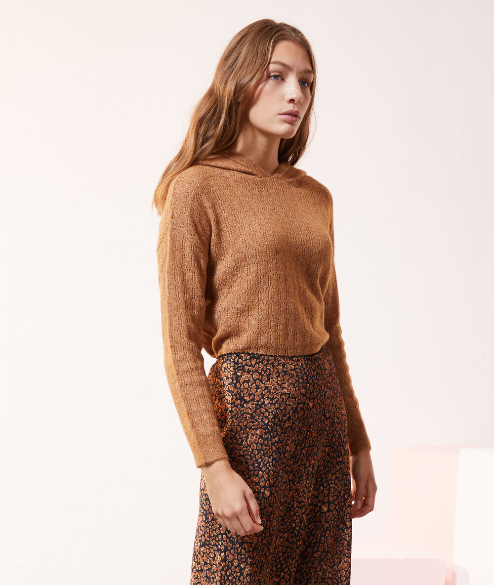 Pull &agrave; capuche en maille pointelle caramel.