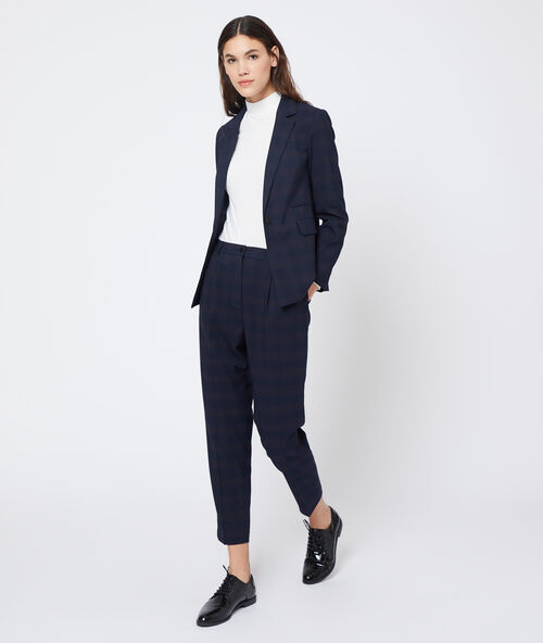 Suit jacket in check navy.