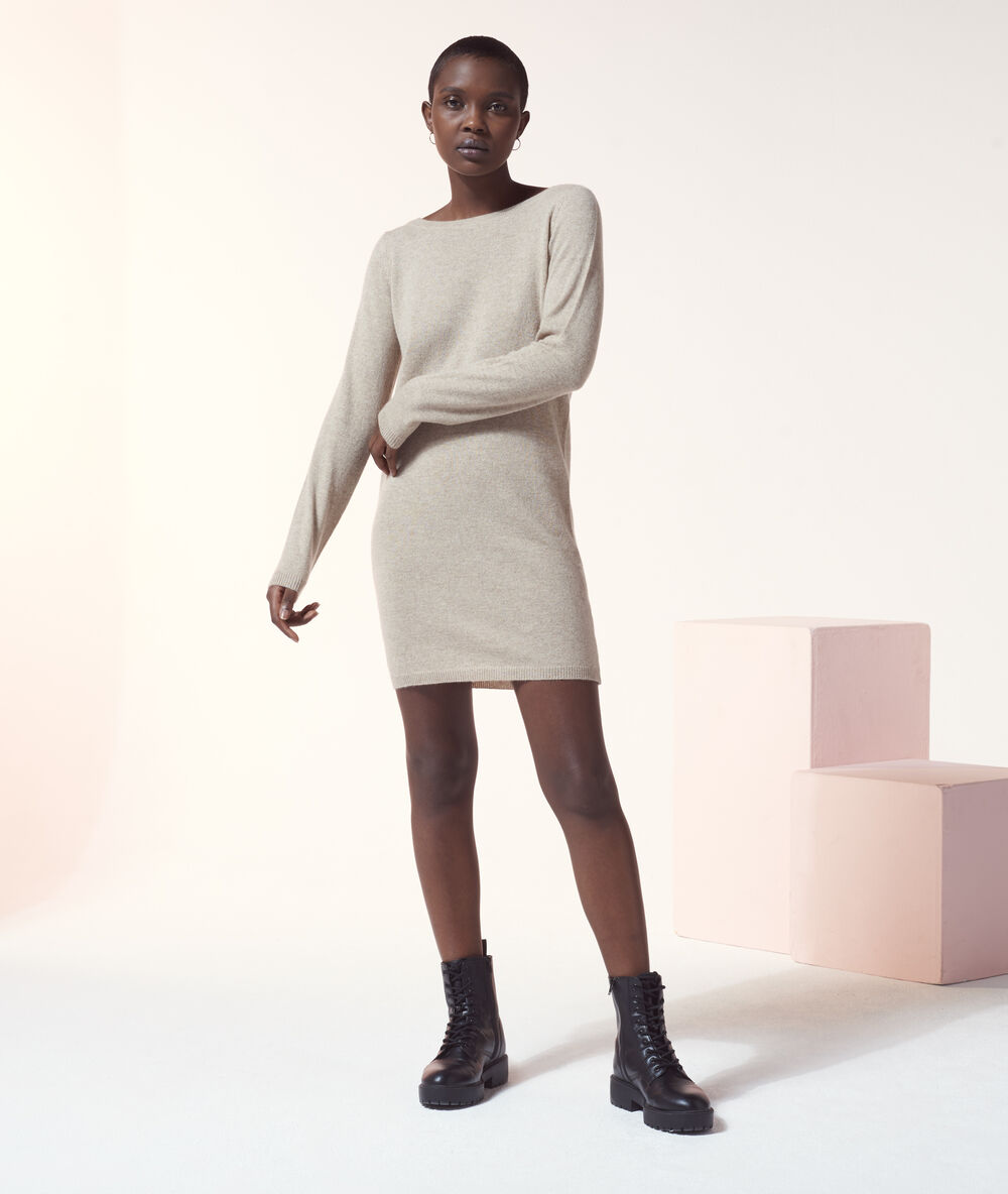 Robe-pull en cachemire camel.