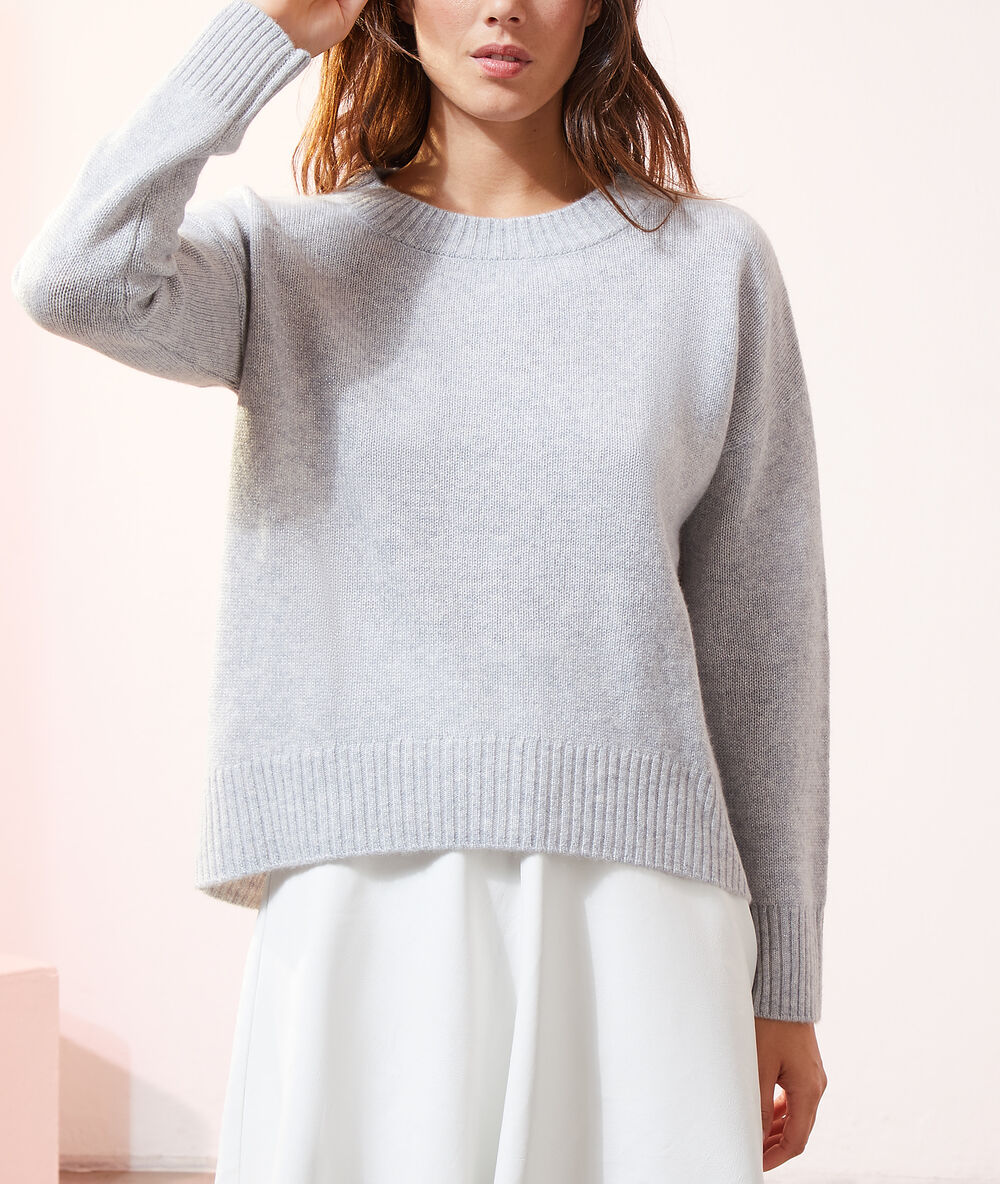 Pull en cachemire gris chine clair.