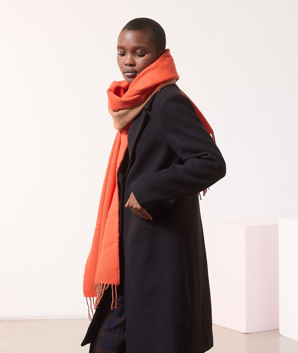 Echarpe plaid bicolore &agrave; franges orange.