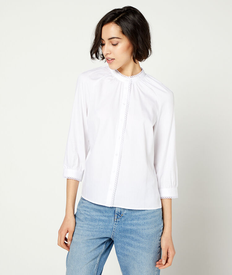Blouse in guipure details white.