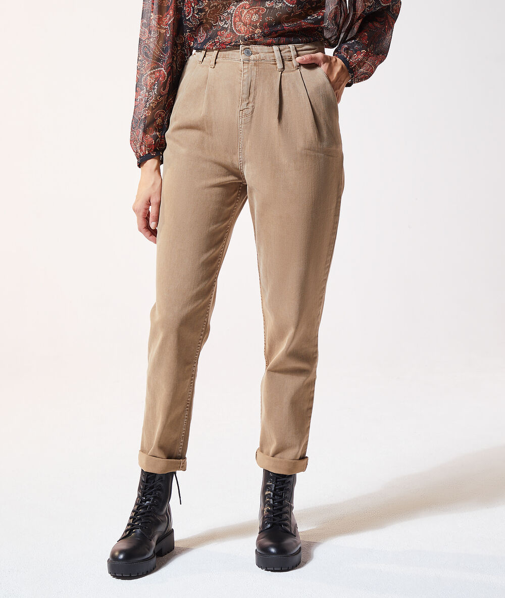 Peg trousers tobacco.