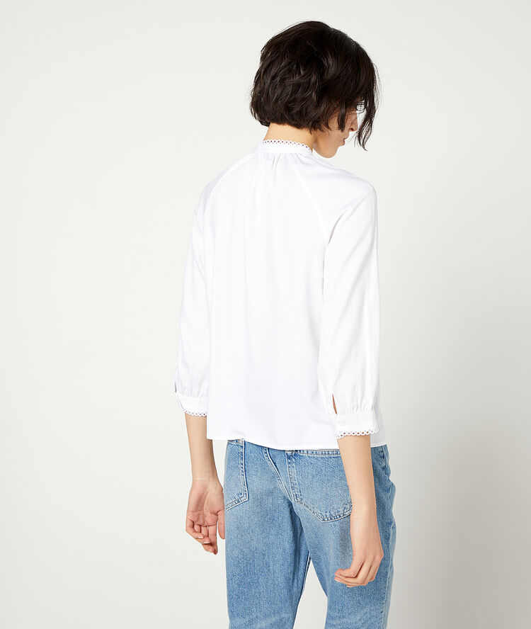 Blouse in guipure details white.