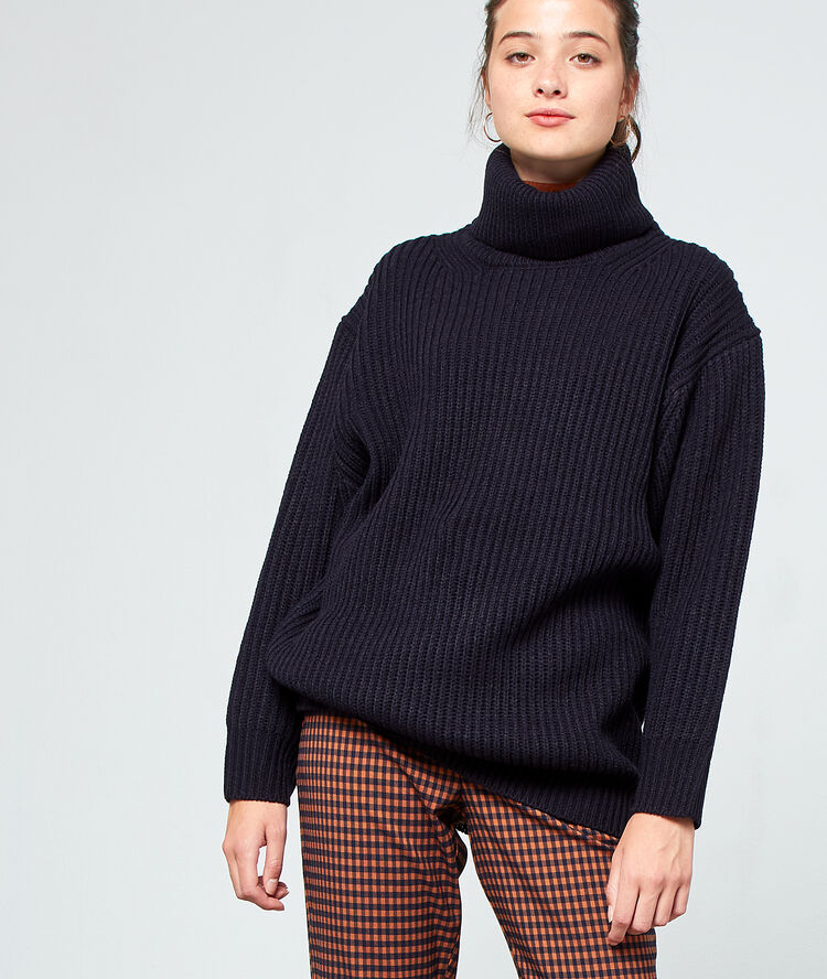 Turtleneck jumper in maxi knit navy.