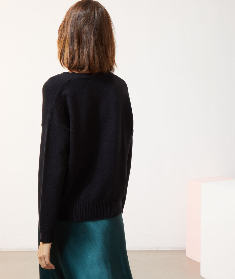 Pull col v d&eacute;tails dentelle noir.