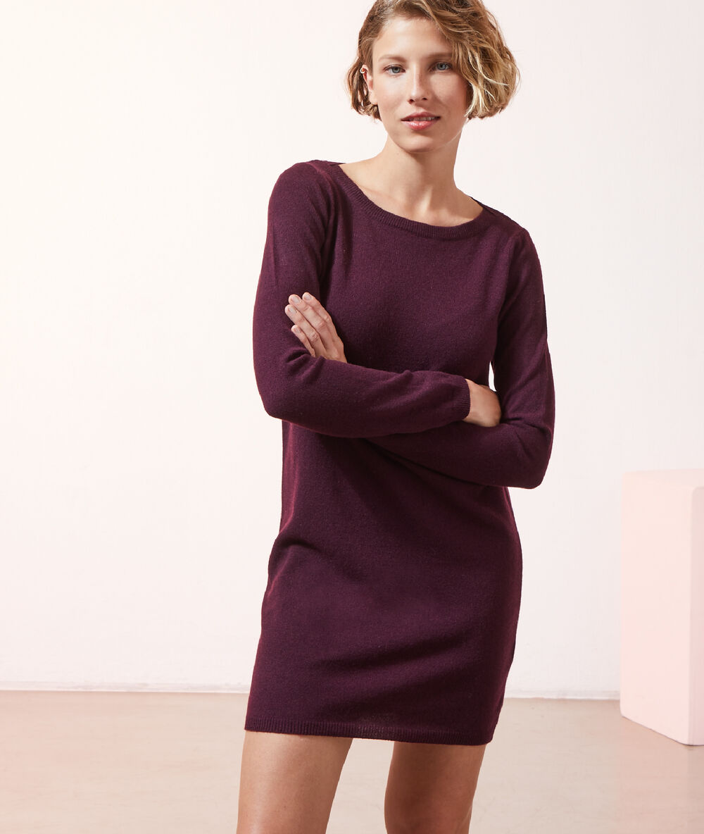 Robe-pull en cachemire prune.