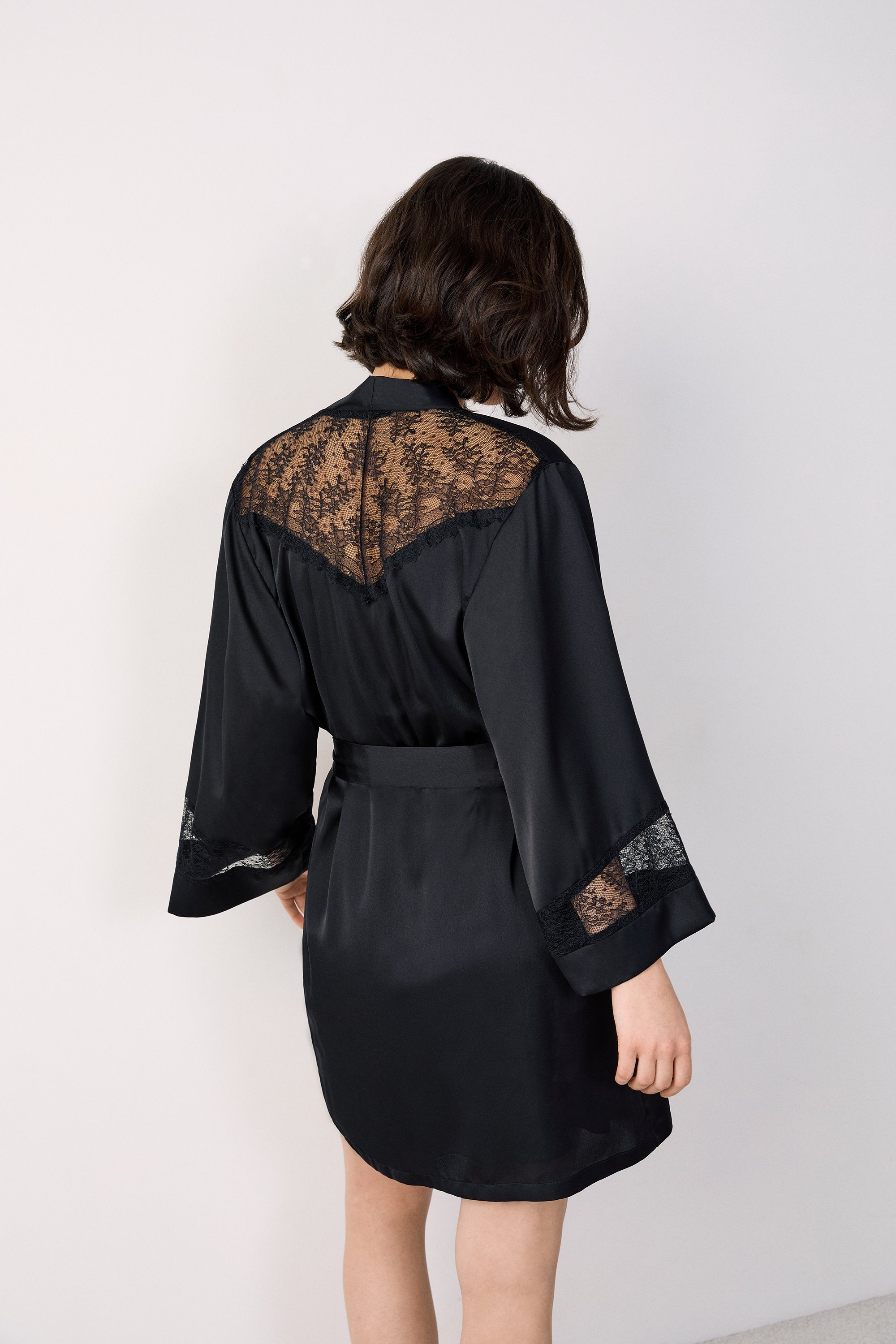 Robe With Lace Details