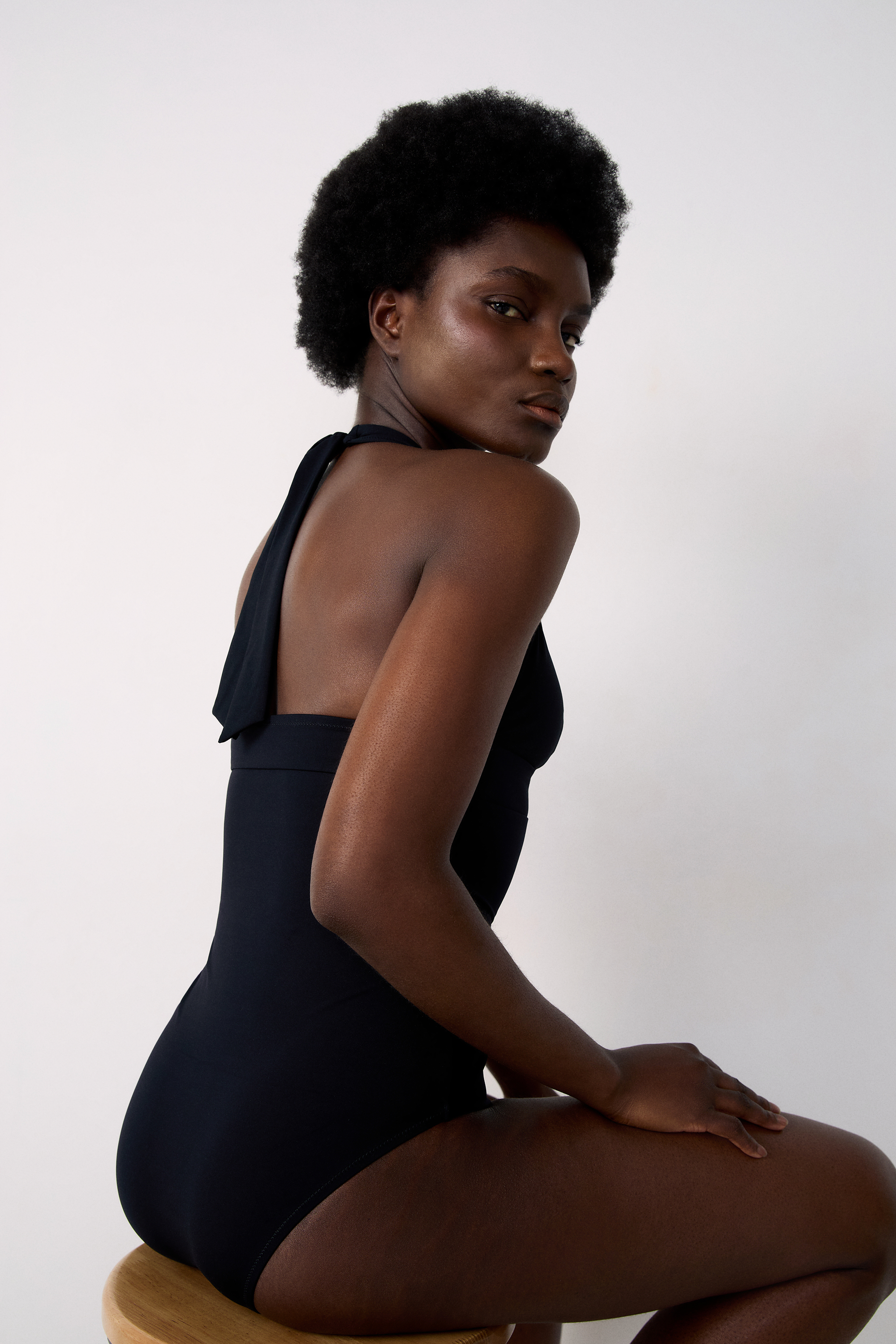 SOCIALA Maillot De Bain Une Pièce à Volants Pour Femme, Col En V, Froncé, Contrôle Du Ventre, Monokini à Coupe Haute, Noir